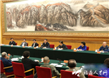 习近平：文艺不能在市场经济大潮中迷失方向