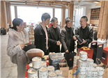 新年茶店开门 客商络绎不绝